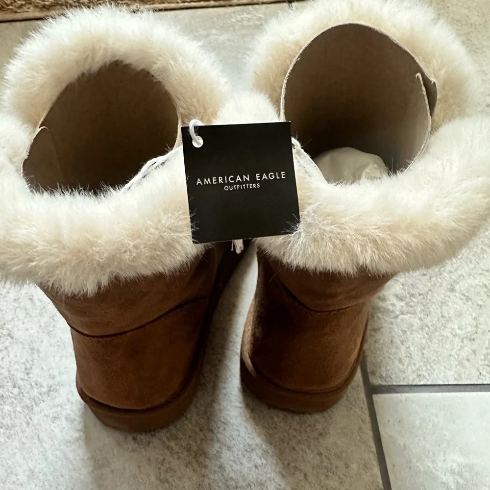 NWT AMERICAN EAGLE size 8 Women’s Brown Fuzz Lined Winter Boots - Picture 2 of 5